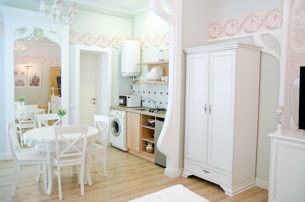 Deluxe Appartment In The City Center Lviv Exterior photo