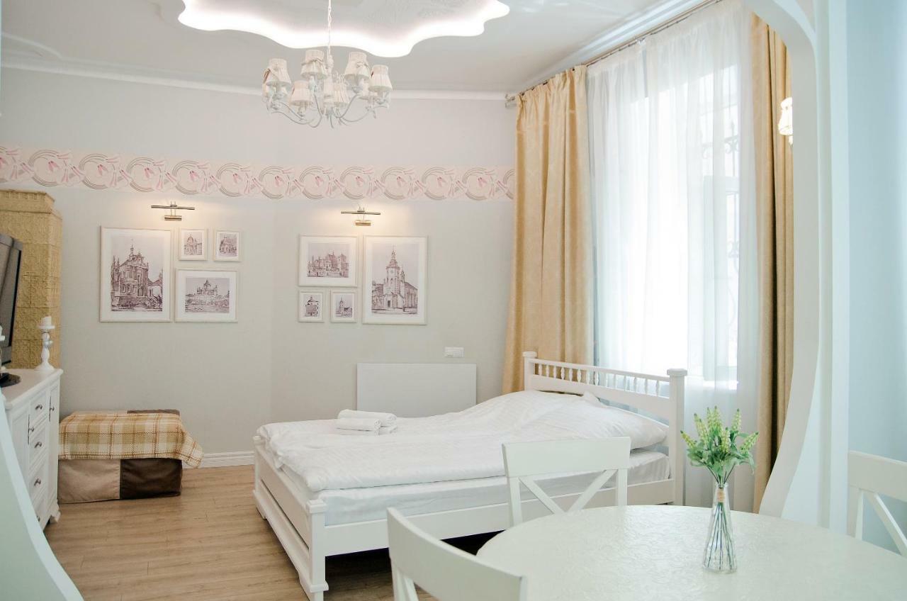 Deluxe Appartment In The City Center Lviv Exterior photo