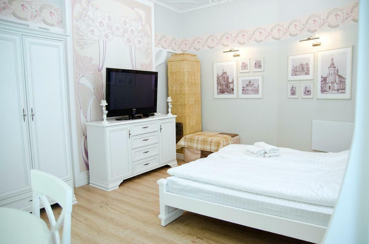 Deluxe Appartment In The City Center Lviv Exterior photo