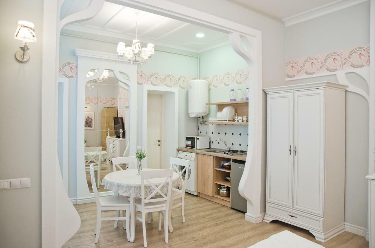 Deluxe Appartment In The City Center Lviv Exterior photo
